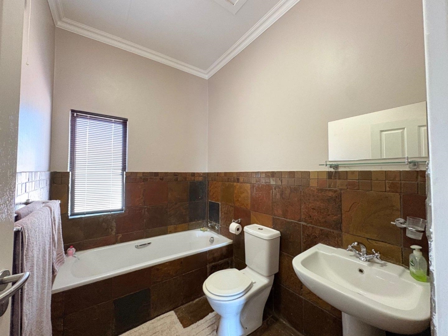 3 Bedroom Property for Sale in Woodland Hills Free State
